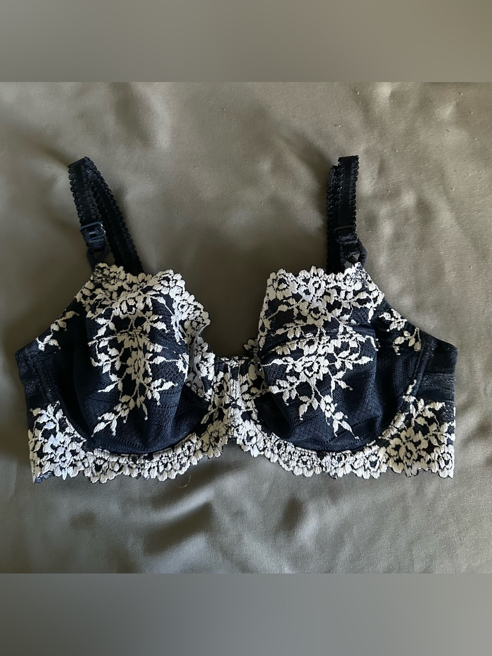 Wacoal Embrace Lace Unlined Underwire Bra 32C Navy White 65191 Like New